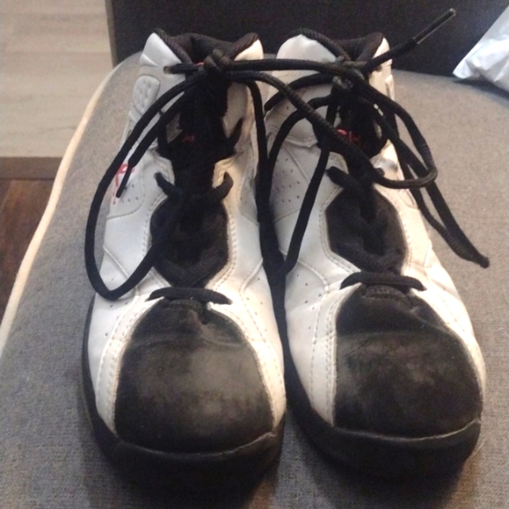 Boys Shaq sneakers size 3